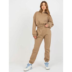 TMAVĚ BÉŽOVÁ SOUPRAVA CROP MIKINY A TEPLÁKŮ EM-KMPL-AS-21-447.74-DARK BEIGE Velikost: S