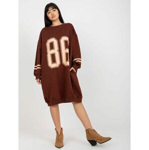 TMAVĚ HNĚDÉ MIKINOVÉ SPORTOVNÍ ŠATY S NÁPISEM FA-SK-0251.47P-DARK BROWN Velikost: ONE SIZE