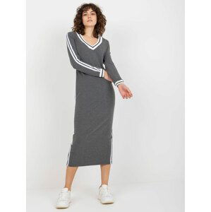 TMAVĚ ŠEDÉ MIDI ŠATY S VÝSTŘIHEM DO V FA-SK-8297.18P-DARK GREY Velikost: S/M