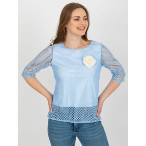 SVĚTLE MODRÁ ELEGANTNÍ SÍŤOVANÁ HALENKA S KVĚTINOU LK-BZ-506642.94-LIGHT BLUE Velikost: 38