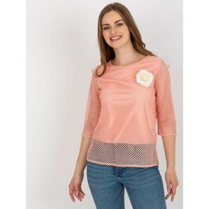 ELEGANTNÍ SÍŤOVANÁ HALENKA S KVĚTINOU LK-BZ-506642.94-PEACH Velikost: 38