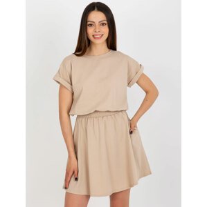 BÉŽOVÉ MINI ŠATY S KAPSAMI WN-SK-657.28-BEIGE Velikost: S