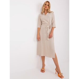 TMAVĚ BÉŽOVÉ MIDI ŠATY S PÁSKEM -LK-SK-509342-1.51P-LIGHT BEIGE Velikost: S/M