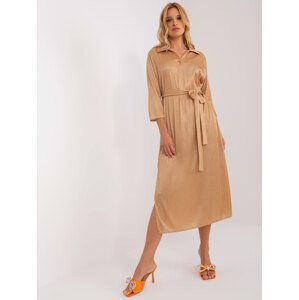 HNĚDÉ MIDI ŠATY S PÁSKEM -LK-SK-509348.04-CAMEL Velikost: M