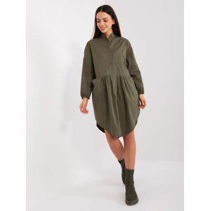 KHAKI ASYMETRICKÉ KOŠILOVÉ ŠATY S KAPSAMI CHA-SK-1027-1.02X-KHAKI Velikost: S/M