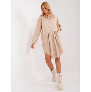 BÉŽOVÉ KOŠILOVÉ ŠATY S KAPSAMI CHA-SK-1027-2.68-BEIGE Velikost: S/M