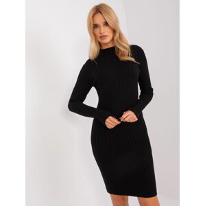 ČERNÉ ŽEBROVANÉ ÚPLETOVÉ ŠATY PM-SK-PM319.19-BLACK Velikost: M/L