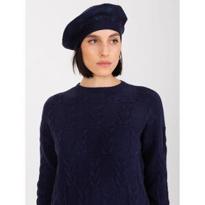 TMAVĚ MODRÁ BARETKA S APLIKACÍ -AT-CZ-2318.27-DARK BLUE Velikost: ONE SIZE