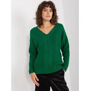 TMAVĚ ZELENÝ SVETR S VÝSTŘIHEM DO V BA-SW-8028.36P-DARK GREEN Velikost: ONE SIZE