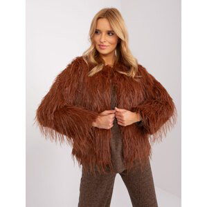 HNĚDÁ CHLUPATÁ KRÁTKÁ BUNDA -AT-KR-2359.96P-LIGHT BROWN Velikost: S/M