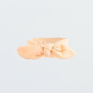 Kojenecká mušelínová čelenka New Baby Leny peach, vel. 86 (12-18m)