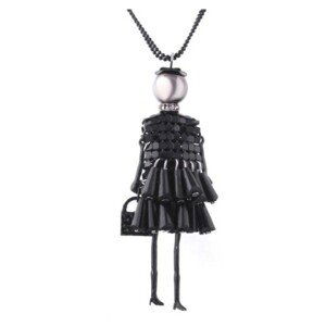 Originální náhrdelník ve tvaru panenky, černý bižuterní kov, 78 cm
