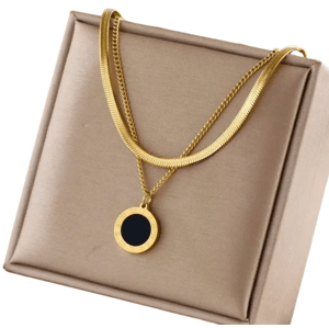 Zlatý náhrdelník s dvojitou zmijí z chirurgické oceli, černý kruh