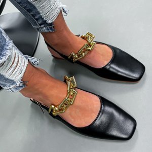 Černé sandále s ozdobou
