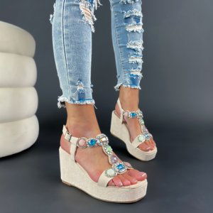Béžové sandále s barevnými kamínky