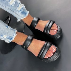 Černé sandále