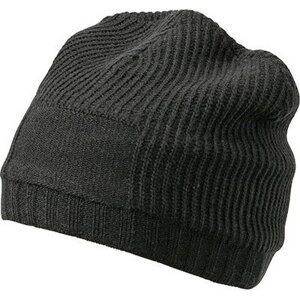 Myrtle beach Beanie čepice s plochou na výšivku 8 x 6 cm Barva: Černá MB7994