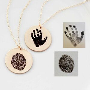 Ocelový náhrdelník s rytinou vlastního otisku prstu, ruky či tlapky Barva: Stříbrná, Druh písma: Font 1