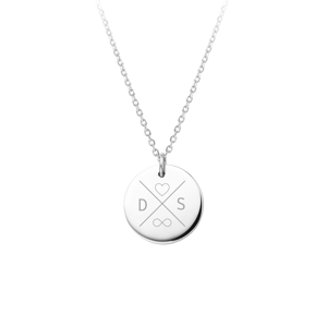 Stříbrný náhrdelník s rytinou iniciálů a symbolů Barva: Stříbrná, Druh písma: Font 1, Počet přívěsků: 1