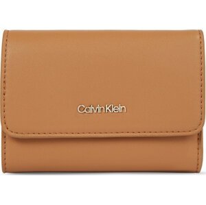 Dámská peněženka Calvin Klein Ck Must Trifold Sm K60K607251 Brown Sugar GA5