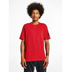 Calvin Klein pánské červené tričko Badge - S (XCF)