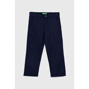 Dětské plátěné kalhoty United Colors of Benetton tmavomodrá barva