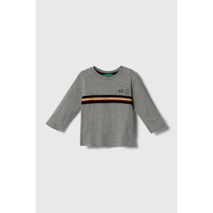 Dětské bavlněné tričko s dlouhým rukávem United Colors of Benetton šedá barva, s aplikací