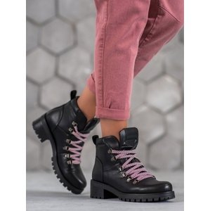 Trendy dámské černé  kotníčkové boty na širokém podpatku