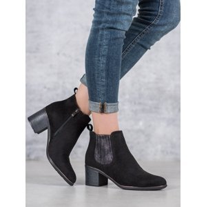 Trendy dámské černé kotníčkové boty na širokém podpatku