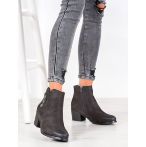 Exkluzívní šedo-stříbrné dámské  kotníčkové boty na širokém podpatku