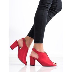 Originální dámské  sandály červené na širokém podpatku
