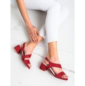Designové červené dámské  sandály na širokém podpatku