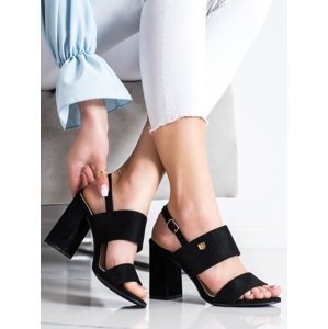 Praktické dámské  sandály černé na širokém podpatku
