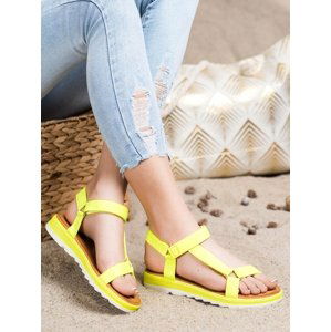 Moderní dámské  sandály zlaté bez podpatku