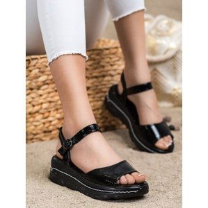 Pěkné dámské  sandály černé bez podpatku