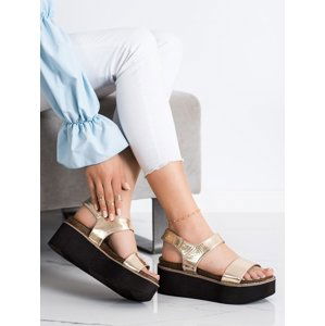 Trendy dámské  sandály zlaté bez podpatku