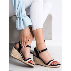 Výborné  sandály vícebarevné dámské na klínku