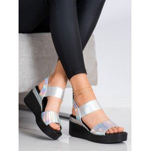 Pohodlné  sandály šedo-stříbrné dámské na klínku
