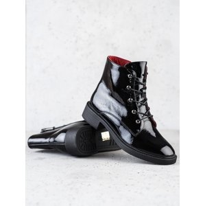 Klasické černé dámské  kotníčkové boty na plochém podpatku