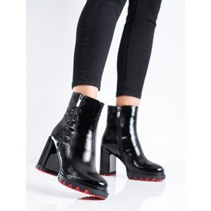 Stylové dámské černé  kotníčkové boty na širokém podpatku