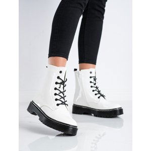 Komfortní bílé dámské  kotníčkové boty bez podpatku