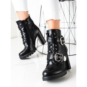 Krásné černé dámské  kotníčkové boty na širokém podpatku