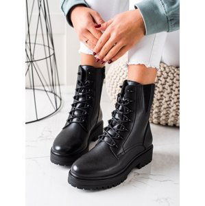Komfortní  kotníčkové boty dámské černé na plochém podpatku