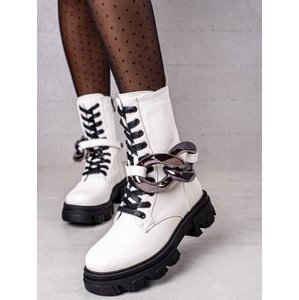 Designové bílé  kotníčkové boty dámské na plochém podpatku