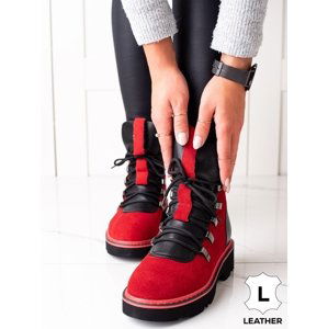Moderní dámské  kotníčkové boty červené na plochém podpatku