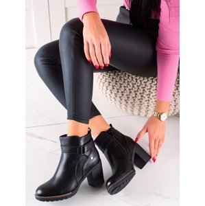 Komfortní dámské černé  kotníčkové boty na širokém podpatku