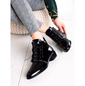Výborné  kotníčkové boty dámské černé na plochém podpatku