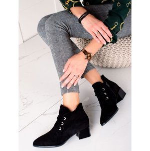 Designové  kotníčkové boty dámské černé na širokém podpatku