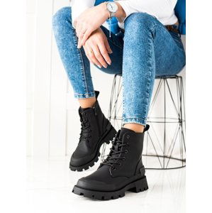 Moderní  kotníčkové boty černé dámské na plochém podpatku