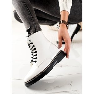 Trendy dámské bílé  kotníčkové boty na plochém podpatku